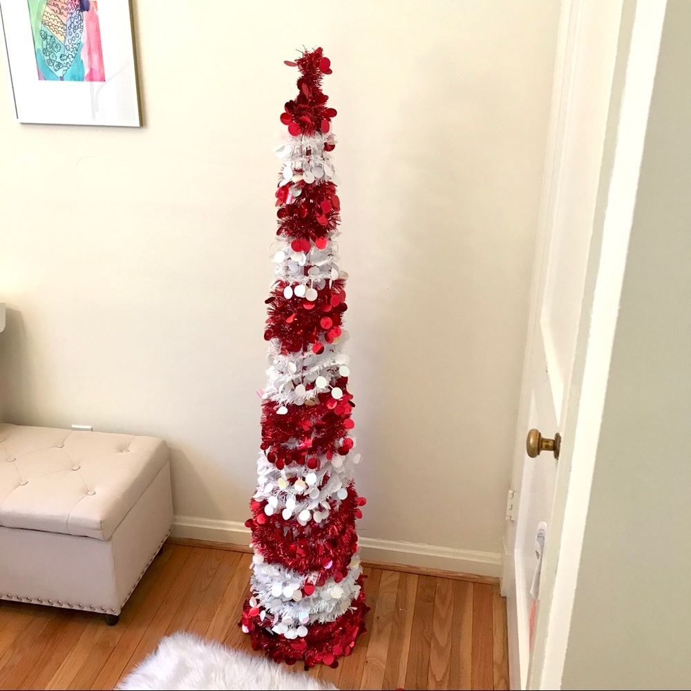 Pop-up tinsel tree in Red and white stripe